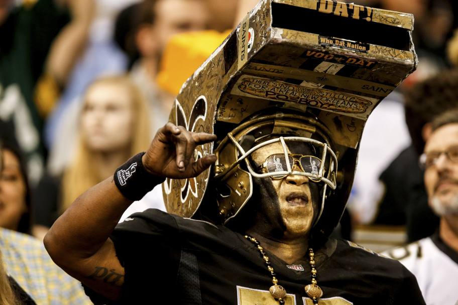 Un fan dei New Orleans Saints vuole farsi notare a tutti i costi (Reuters)